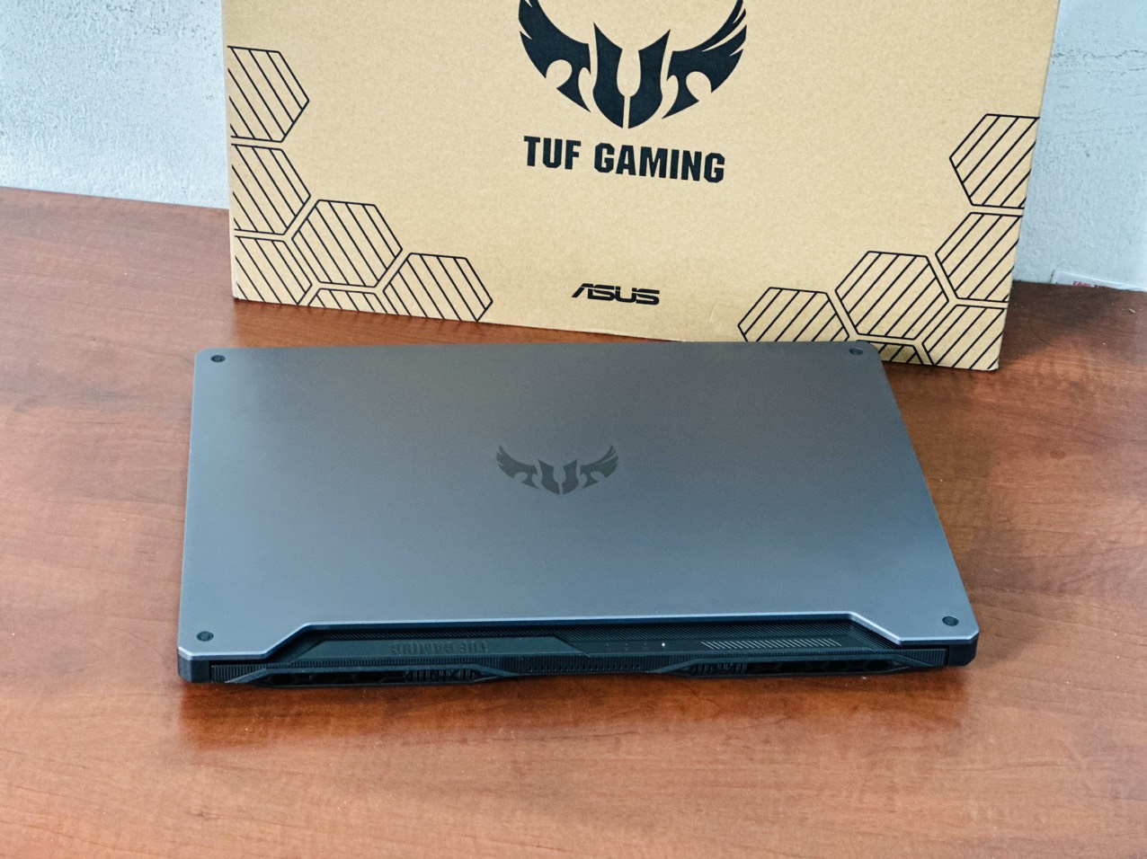 Màn hình 15,6 inch, khung viền siêu mỏng